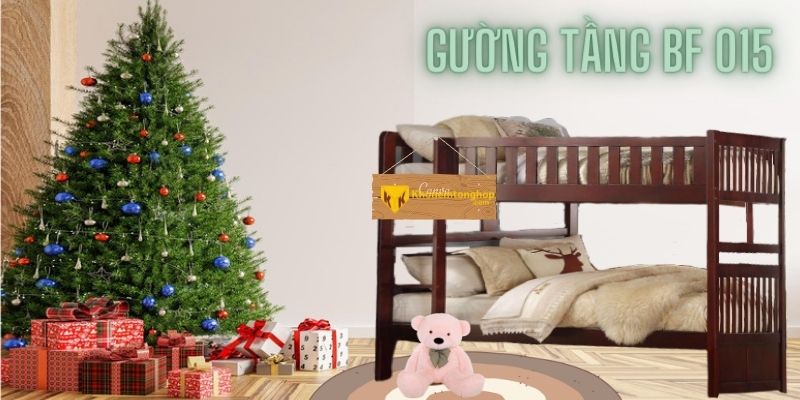 Trang trí giường tầng BF 015 màu nâu xinh xắn cùng với cây thông mùa xanh và gấu bông cho bé