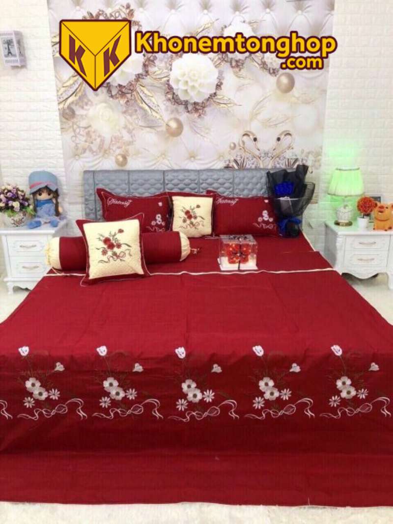 Ga giường lụa satin màu đỏ quyến rũ